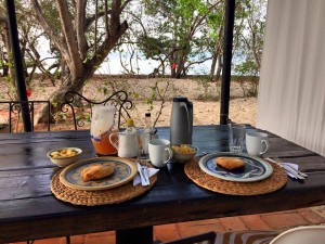 playa-manglares-breakfast-sla-baru-colombia