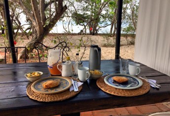 playa-manglares-breakfast-sla-baru-colombia