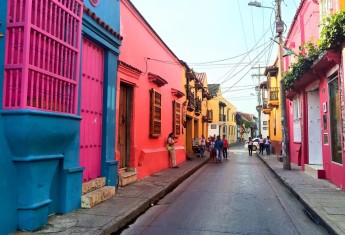 colorful-cartagena-streets-colombia
