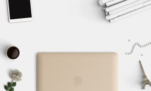 deskspace-macbook